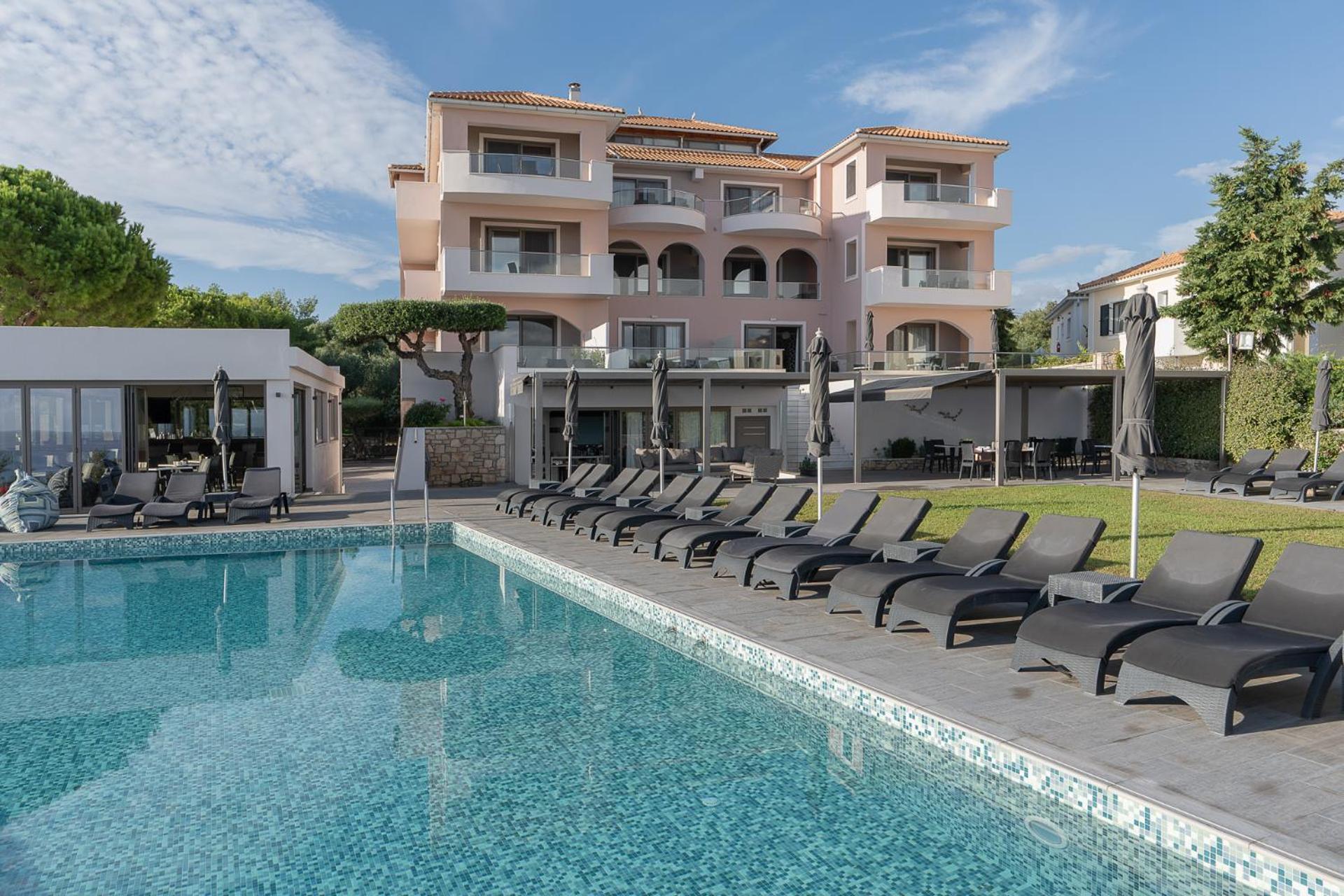 Kymothoe Elite Aparthotel 4*