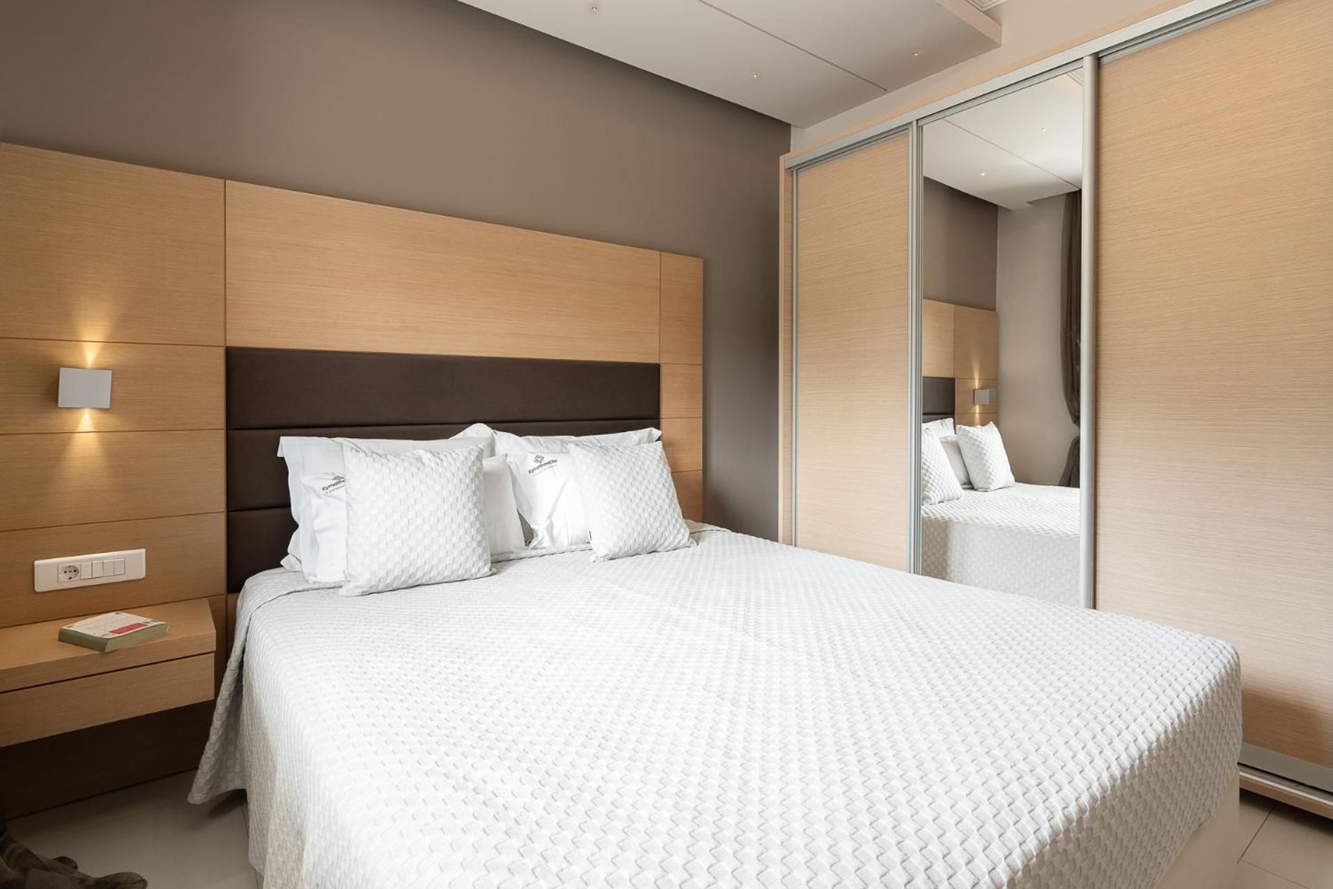 Kymothoe Elite Aparthotel